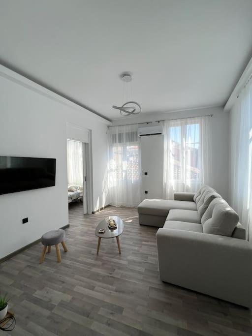 נאפפליו Bougainvillea Apartments 2 מראה חיצוני תמונה