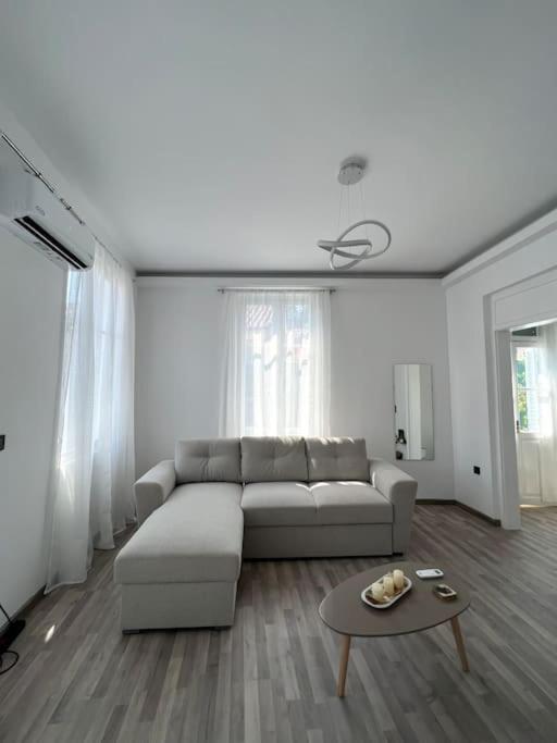 נאפפליו Bougainvillea Apartments 2 מראה חיצוני תמונה